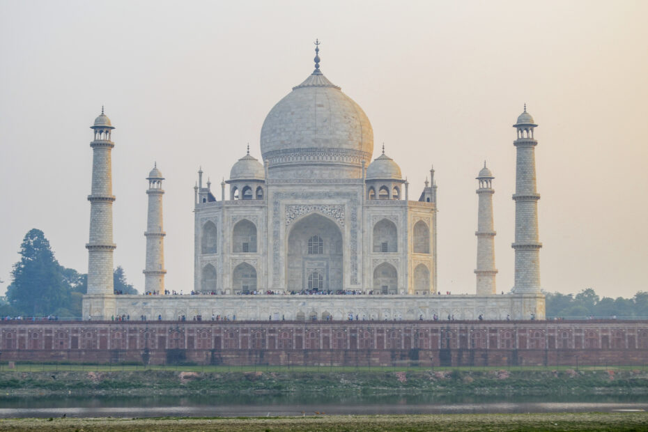 a photo of the taj mahal